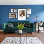 Stylish Apartment - Walking Distance To The City Centre - Free Parking, Fast Wi-Fi And Smarttv With Netflix By Yoko Property