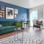 Stylish Apartment - Walking Distance To The City Centre - Free Parking, Fast Wi-Fi And Smarttv With Netflix By Yoko Property