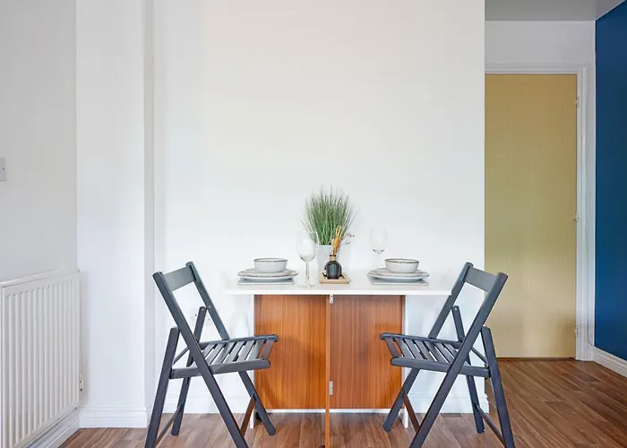 Stylish Apartment - Walking Distance To The City Centre - Free Parking, Fast Wi-Fi And Smarttv With Netflix By Yoko Property