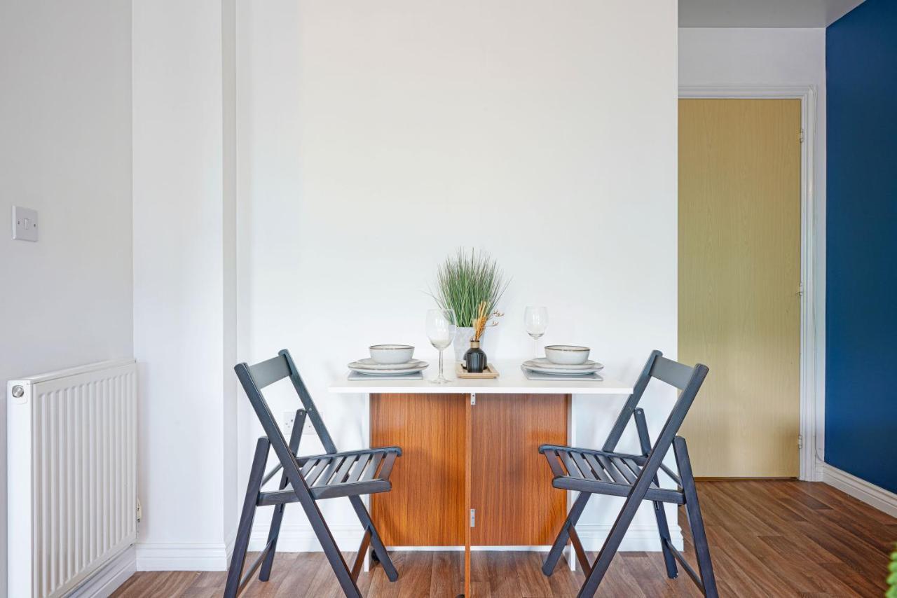 Apartment Yoko's Centre Apartment: Stylish With Parking & Netflix