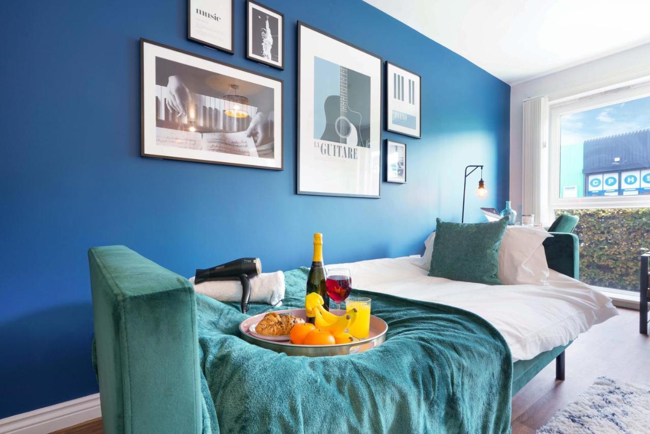 Yoko's Centre Apartment: Stylish With Parking & Netflix